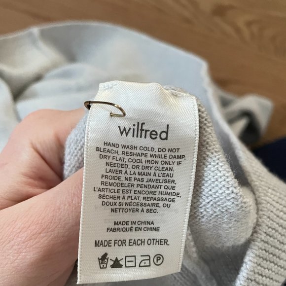 Wilfred Augustine Turtleneck Sweater - Picture 4 of 7